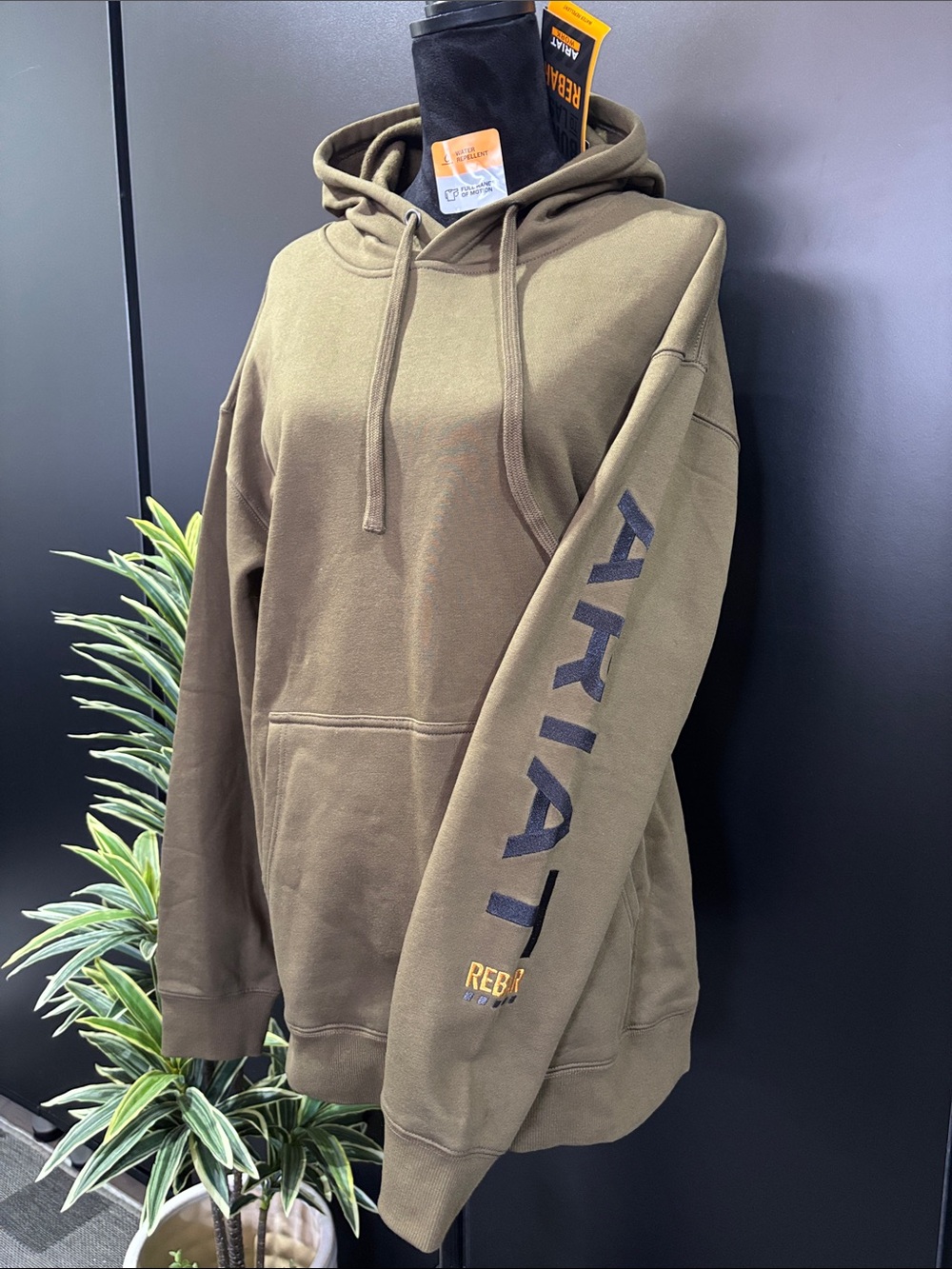 Ariat Pullover,Water repel,stain release,embroidered sleeve,hood,pocket